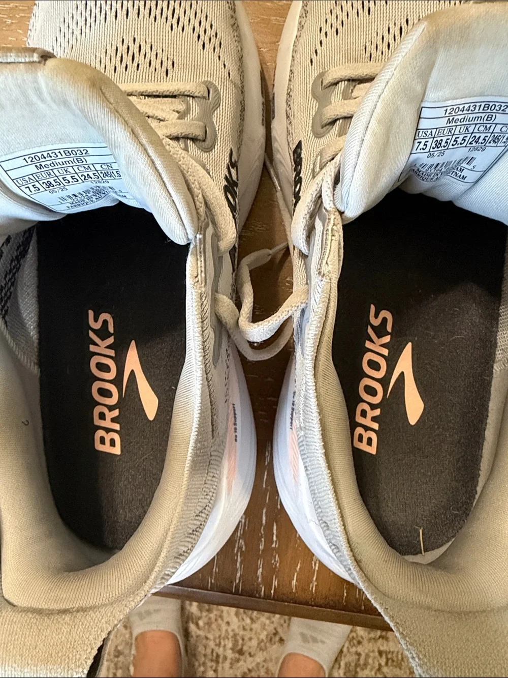 Brooks Women's Adrenaline GTS – Size 7.5